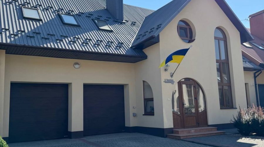 Продаж будинку 5 кімнат 240 кв. м. 3 сот. (Гречани) Хмельницький