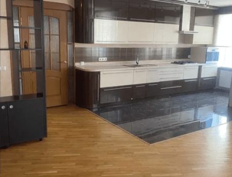 Продаж квартири 3 кімнати 93 кв. м. Водопровідна (Центр) Хмельницький