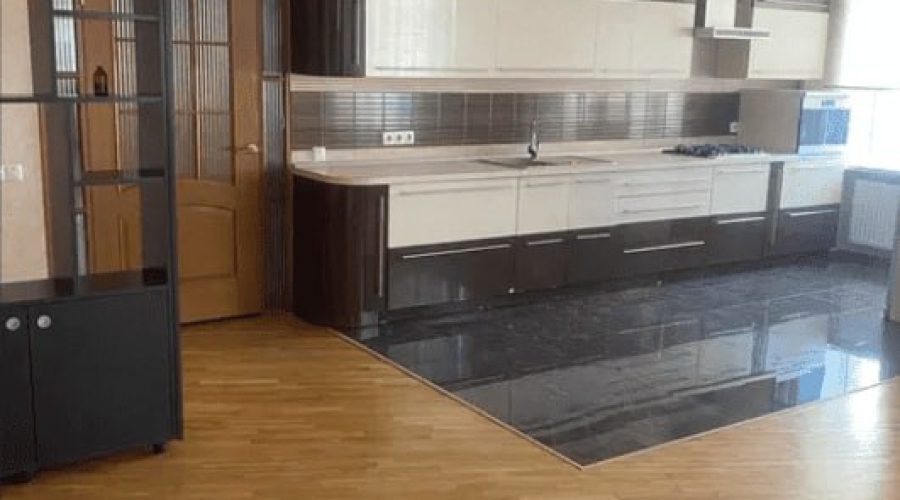 Продаж квартири 3 кімнати 93 кв. м. Водопровідна (Центр) Хмельницький