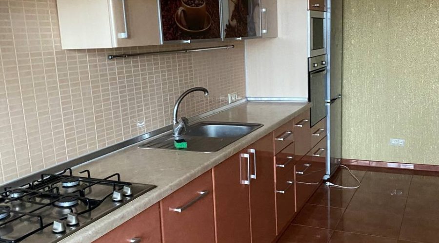 Продаж квартири 2 кімнати 80 кв. м. Старокостянтинівське шосе (Виставка) Хмельницький