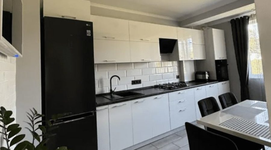 Продаж квартири 3 кімнати 95 кв. м. Нижня Берегова (Виставка) Хмельницький