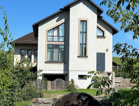 Продаж будинку 3 кімнати 160 кв. м. 6 сот. Селекційна (Лезнево) Хмельницький