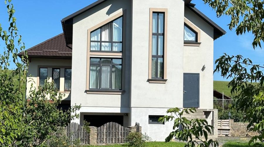 Продаж будинку 3 кімнати 160 кв. м. 6 сот. Селекційна (Лезнево) Хмельницький