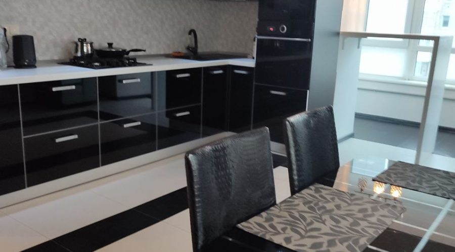 Продаж квартири 3 кімнати 245 кв. м. Проспект Миру (Виставка) Хмельницький