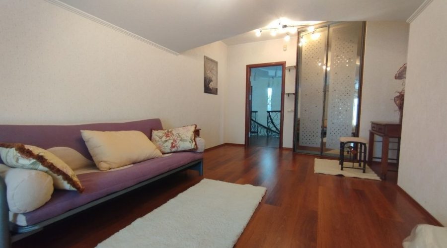 Продаж квартири 5 кімнат 265 кв. м. Паркова (Центр) Хмельницький