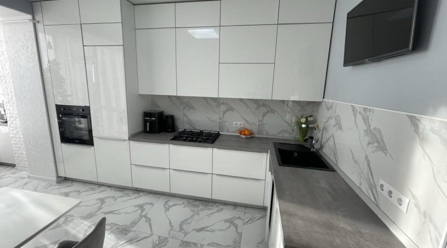 Продаж квартири 4 кімнати 103 кв. м. (Виставка) Хмельницький