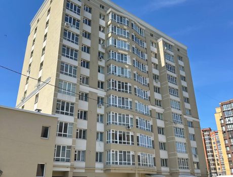 Продаж квартири 3 кімнати 105 кв. м. Зарічанська (Виставка) Хмельницький
