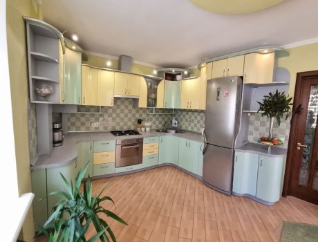 Продаж квартири 3 кімнати 109 кв. м. Зарічанська (Виставка) Хмельницький