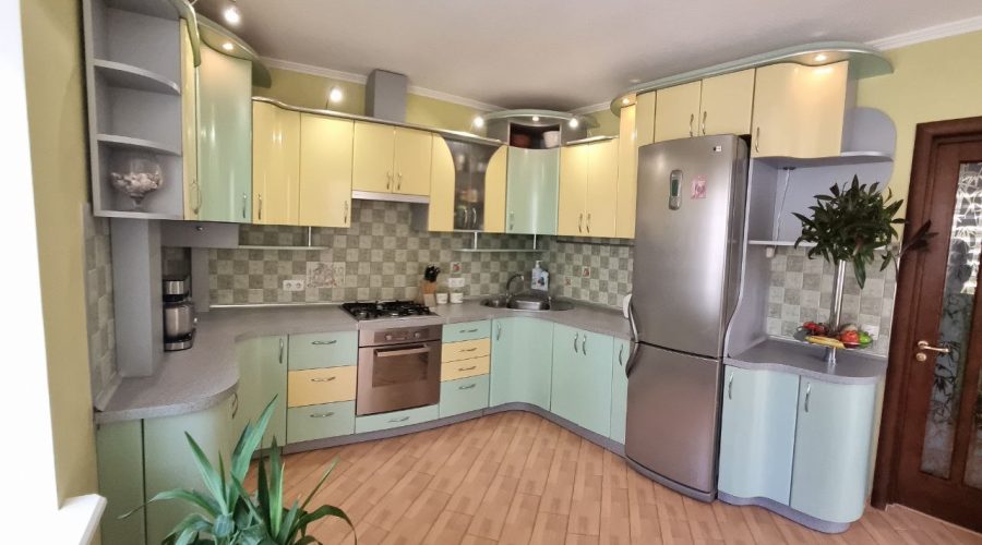 Продаж квартири 3 кімнати 108 кв. м. Зарічанська (Виставка) Хмельницький