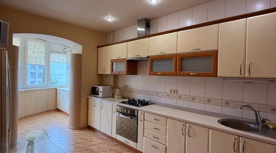 Оренда 3 кімнати 100 кв. м. Свободи (Центр) Хмельницький