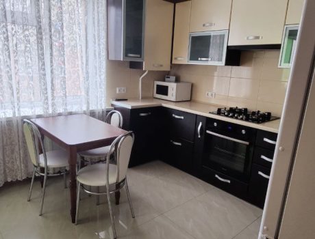 Продаж квартири 3 кімнати 92 кв. м. Лісогринівецька (Озерна) Хмельницький