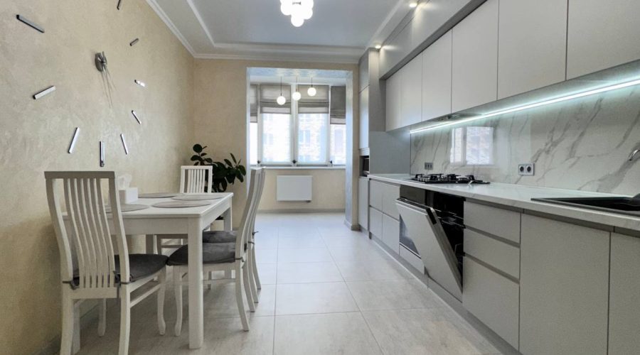 Продаж квартири 2 кімнати 81 кв. м. Старокостянтинівське шосе (Виставка) Хмельницький