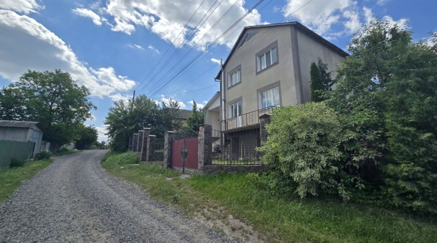 Продаж будинку 4 кімнати 230 кв. м. 10 сот. пров.Глушенкова (Ружична) Хмельницький