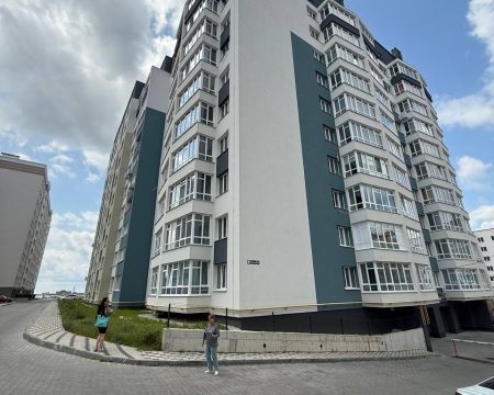 Продаж квартири 2 кімнати 67 кв. м. Лісогринівецька (Озерна) Хмельницький