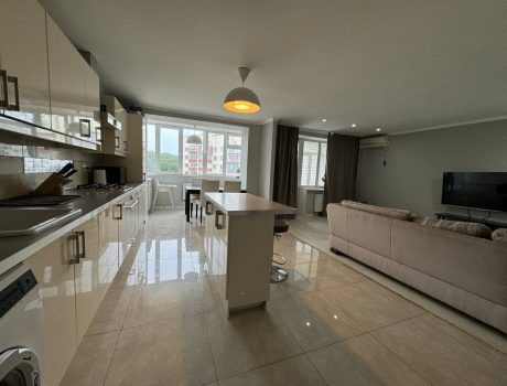 Продаж квартири 3 кімнати 107 кв. м. Лісогринівецька (Озерна) Хмельницький