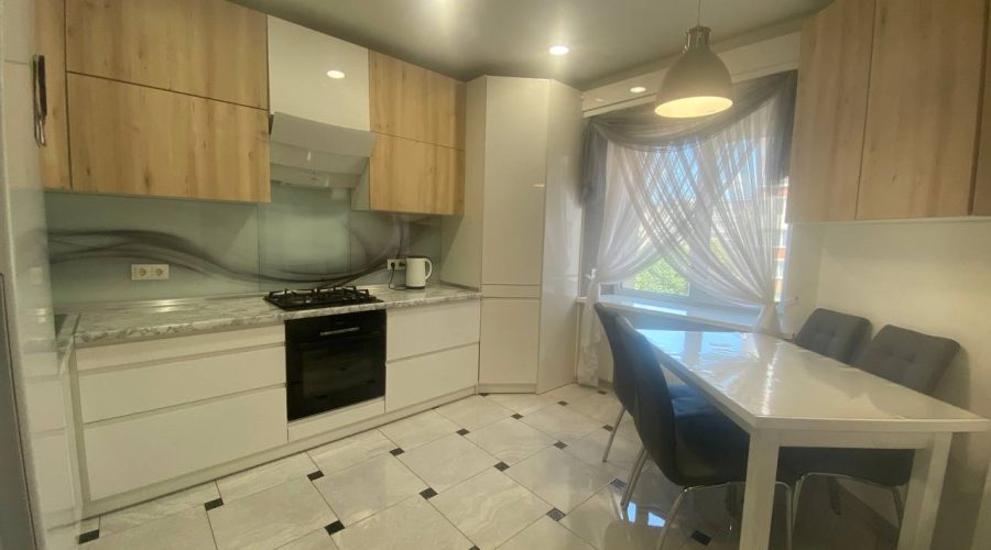 Оренда 3 кімнати 86 кв. м. Водопровідна (Центр) Хмельницький