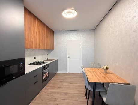 Продаж квартири 2 кімнати 80 кв. м. Лісогринівецька (Озерна) Хмельницький