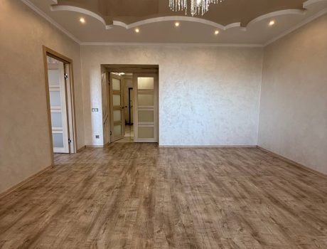 Продаж квартири 2 кімнати 80 кв. м. Володимирська (Центр) Хмельницький