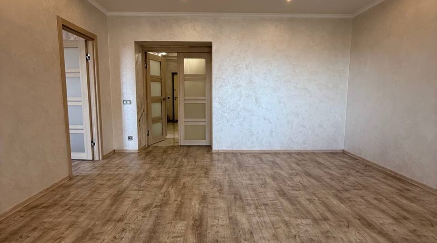 Продаж квартири 2 кімнати 80 кв. м. Володимирська (Центр) Хмельницький