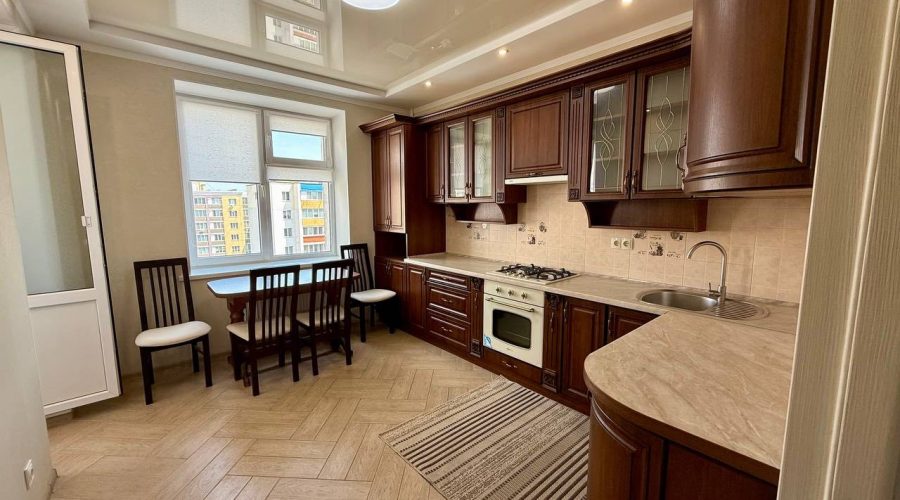 Продаж квартири 2 кімнати 68 кв. м. Озерна (Виставка) Хмельницький