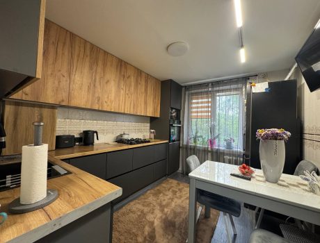 Продаж квартири 3 кімнати 62 кв. м. Прибузька (Центр) Хмельницький