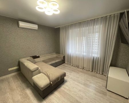 Продаж квартири 2 кімнати 65 кв. м. Бандери (Виставка) Хмельницький