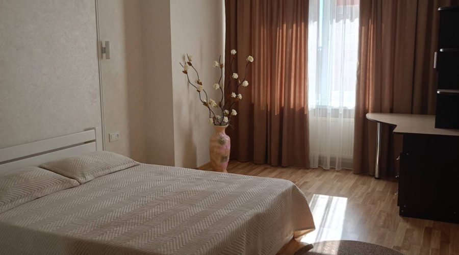Продаж квартири 2 кімнати 71 кв. м. Будівельників (Виставка) Хмельницький