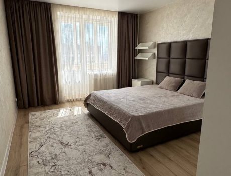 Продаж квартири 3 кімнати 96 кв. м. Лісогринівецька (Озерна) Хмельницький