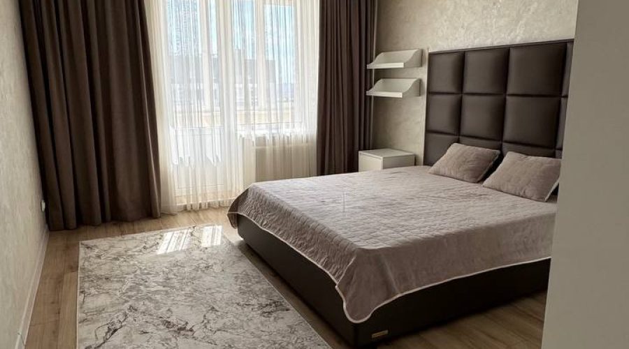 Продаж квартири 3 кімнати 96 кв. м. Лісогринівецька (Озерна) Хмельницький