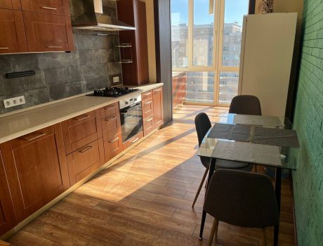 Продаж квартири 2 кімнати 72 кв. м. ЖК Чайка (Озерна) Хмельницький