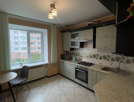 Продаж квартири 2 кімнати 70 кв. м. Будівельників (Виставка) Хмельницький