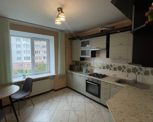 Продаж квартири 2 кімнати 70 кв. м. Будівельників (Виставка) Хмельницький