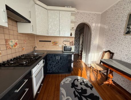 Продаж квартири 2 кімнати 49 кв. м. Прибузька (Центр) Хмельницький