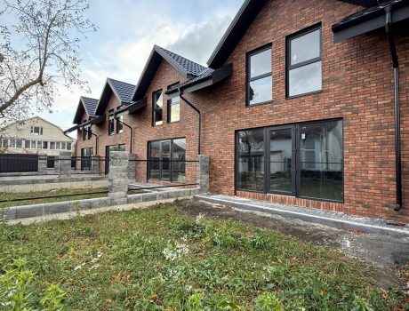 Продаж таунхаусу 4 кімнати 130 кв. м. 1 сот. Гуменюка (Лезнево) Хмельницький