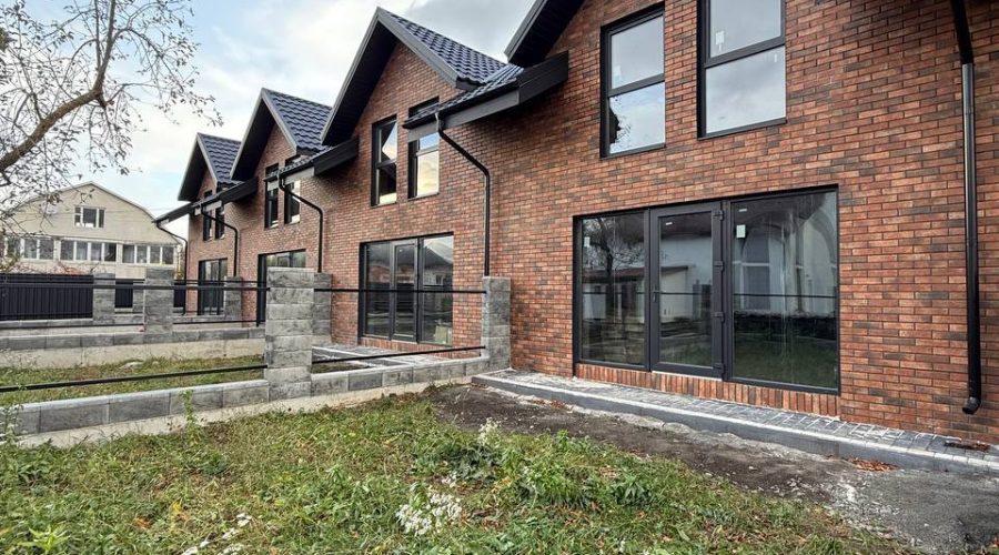 Продаж таунхаусу 4 кімнати 130 кв. м. 1 сот. Гуменюка (Лезнево) Хмельницький