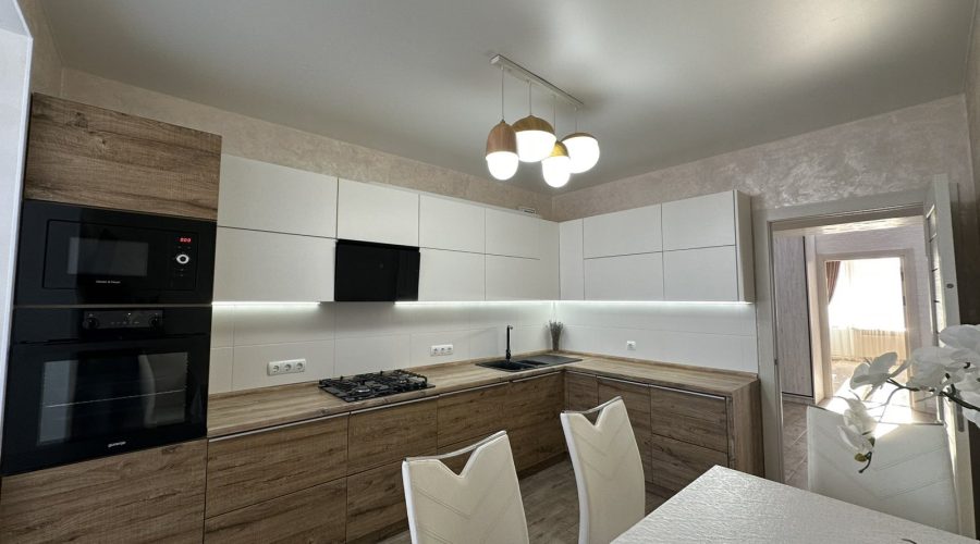 Продаж квартири 3 кімнати 96 кв. м. Лісогринівецька (Озерна) Хмельницький