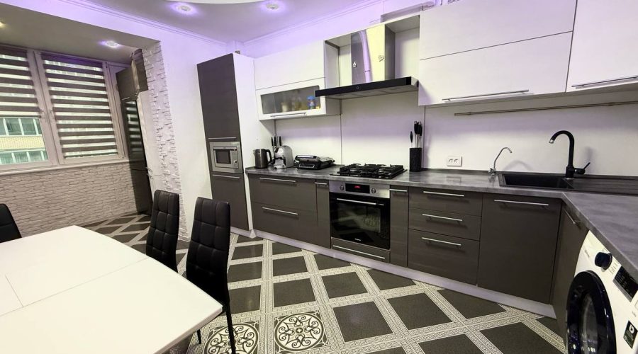 Продаж квартири 2 кімнати 80 кв. м. Лісогринівецька (Озерна) Хмельницький