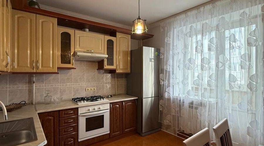 Оренда 2 кімнати 65 кв. м. Зарічанська (Виставка) Хмельницький