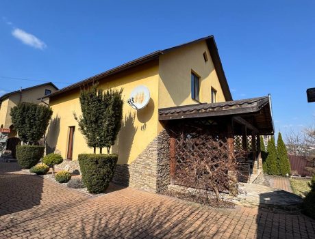 Продаж квартири 3 кімнати 157 кв. м. 6 сот. 3-й проїзд Бурштиновий (Шаровечка) Хмельницький