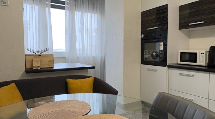 Продаж квартири 4 кімнати 147 кв. м. Озерна (Виставка) Хмельницький