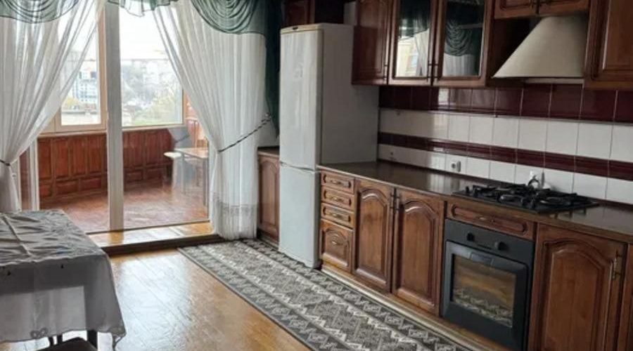 Оренда 2 кімнати 83 кв. м. Свободи (Центр) Хмельницький