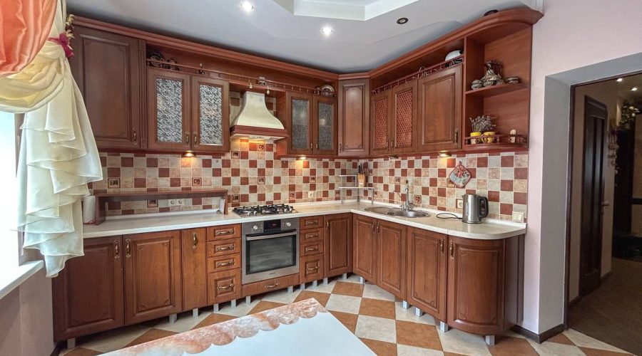 Продаж квартири 3 кімнати 94 кв. м. Будівельників (Виставка) Хмельницький