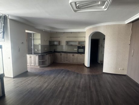 Продаж квартири 2 кімнати 98 кв. м. Проспект Миру (Виставка) Хмельницький