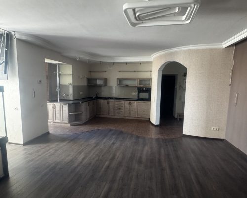 Продаж квартири 2 кімнати 98 кв. м. Проспект Миру (Виставка) Хмельницький