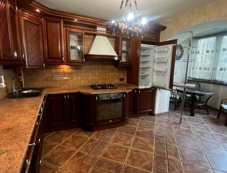 Продаж квартири 3 кімнати 128 кв. м. Театральна (Центр) Хмельницький