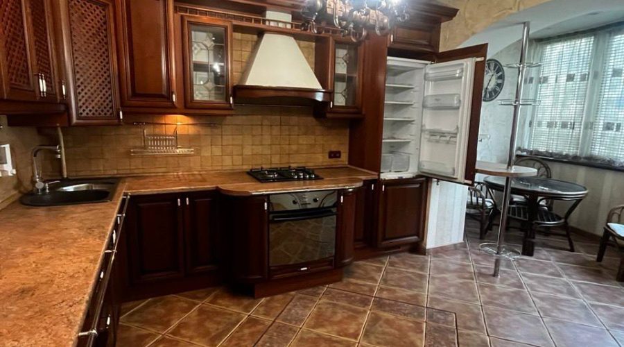 Продаж квартири 3 кімнати 128 кв. м. Театральна (Центр) Хмельницький