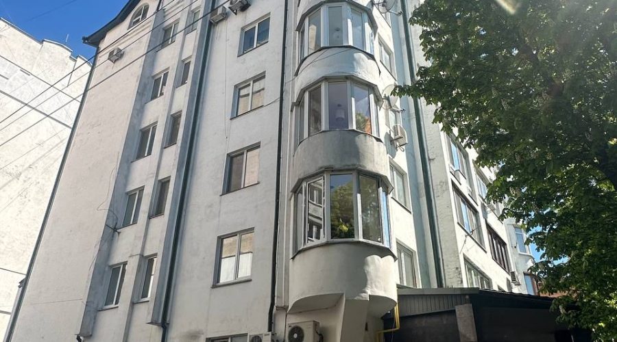 Продаж квартири 3 кімнати 165 кв. м. Володимирська (Центр) Хмельницький