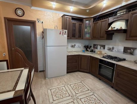 Продаж квартири 2 кімнати 73 кв. м. Зарічанська (Виставка) Хмельницький