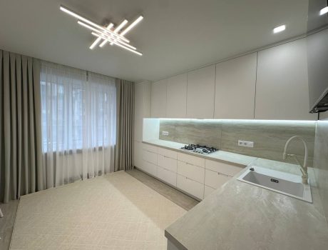 Продаж квартири 3 кімнати 104 кв. м. Плоска (Центр) Хмельницький