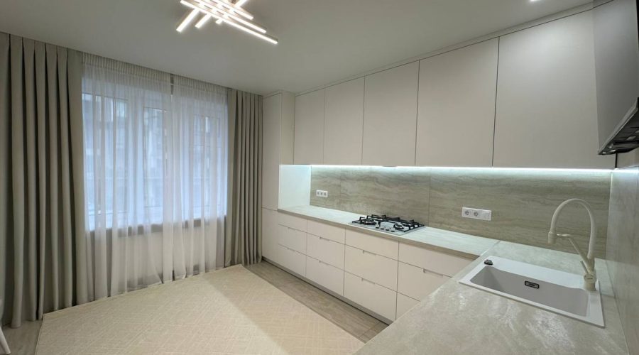 Продаж квартири 3 кімнати 104 кв. м. Плоска (Центр) Хмельницький